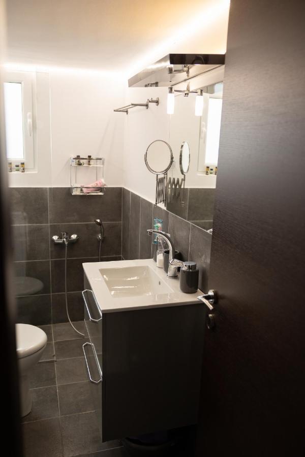 "Elegance" Central Luxury Apartment פיראוס מראה חיצוני תמונה